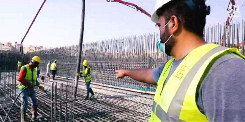 Construction of transportation lines for triple-treated sewage water to irrigate plants in Dammam
