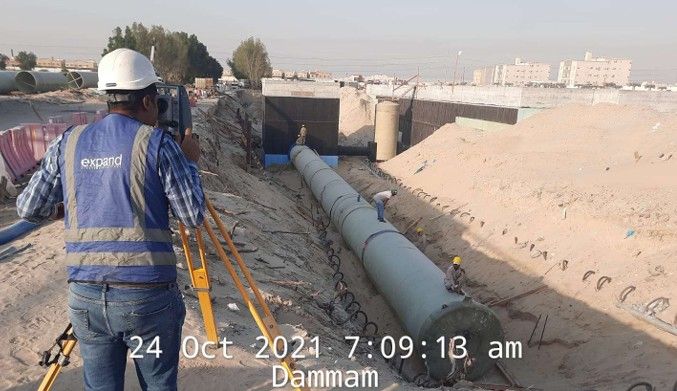 Construction of transportation lines for triple-treated sewage water to irrigate plants in Dammam